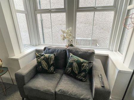 1 bedroom in a house share to rent - Photo 2