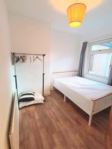 25 Delhi Parade, Ormeau Road, Belfast, BT7 3AU - Photo 4