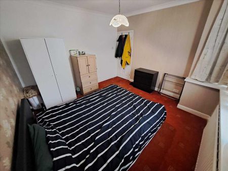 3 bedroom end of terrace house to rent - Photo 3
