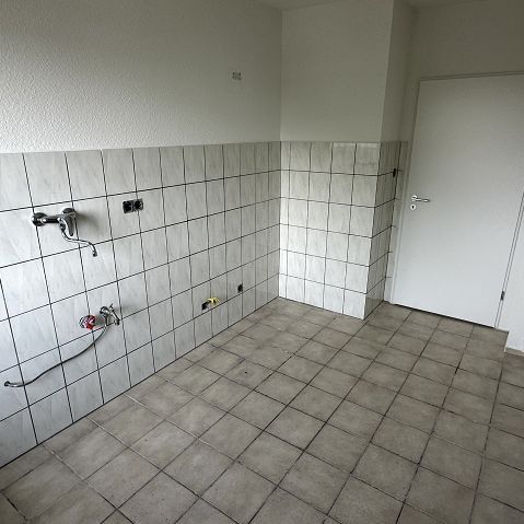 BEZUGSFREIE, FRISCH RENOVIERTE 4 ZIM.-WOHNUNG MIT BALKON IM HERZEN VON LANK-LATUM - Foto 1