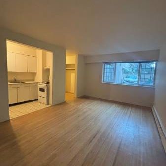 Ground floor bachelor unit in the heart of the West End - Photo 3