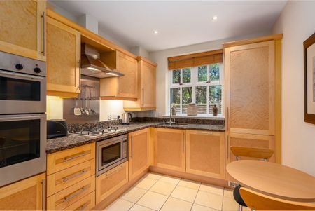 Ellesmere Road, WEYBRIDGE, KT13 - Photo 5