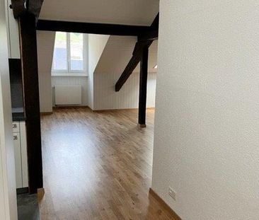 Charmant appartement entièrement rénové de 3 pièces dans les combles - Photo 3