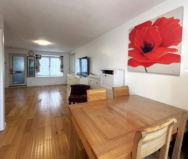 Japonica Close, Woking - 3 bedrooms Property for lettings - Seymours - Photo 2