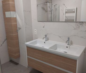 Centraal gelegen en vernieuwd appartement met 2 slaapkamers - Foto 5