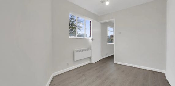 2 bedroom flat in Kentish Town - Photo 2