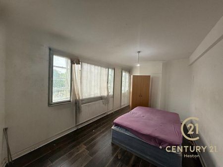 3 bedroom flat to rent - Photo 4