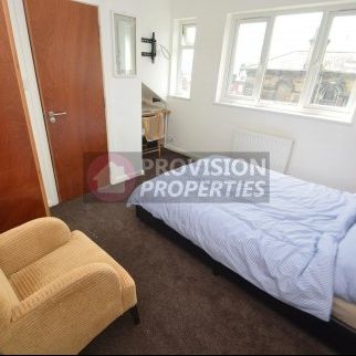 5 Bedroom Houses to Rent in Leeds - Photo 1