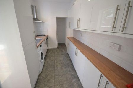 4 bedroom terraced house to rent - Photo 5