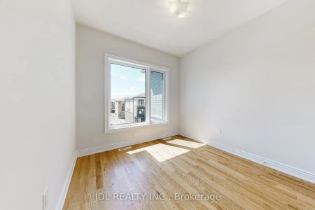 Condo Townhouse For Lease | N9249432 - Photo 4