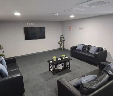 Deluxe Studio | London House - Photo 1