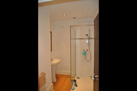 8 Bed Semi-Detached House, Curzon Avenue, M14 - Photo 4