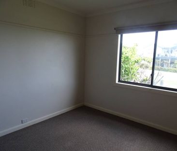 Close to town - Photo 2