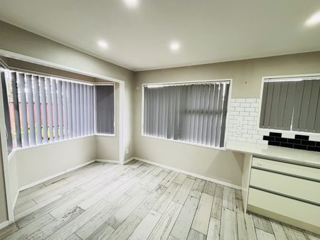 MANUKAU CITY CENTER, 3 BEDROOMS - Photo 5