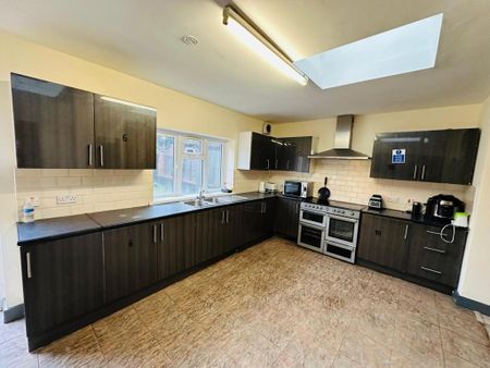 1 bedroom in a house share to rent - Photo 4