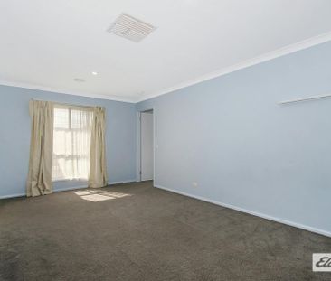 Large 5 Bedroom Home - Photo 6