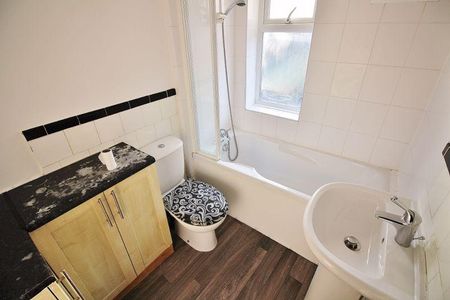 2 bedroom semi-detached house to rent - Photo 5