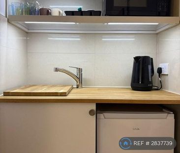 1 bedroom in a flat share to rent - Photo 6