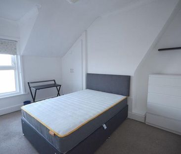 1 bedroom in a flat share to rent - Photo 3