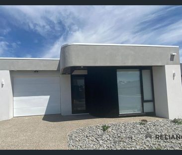 Spacious Family Living in a Prime Sunbury Location - Photo 1