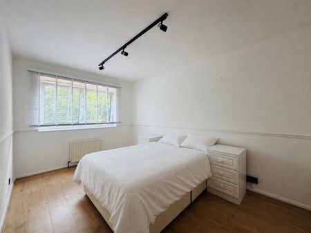 1 Bed Flat, Boulogne House, SE1 - Photo 3