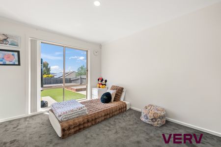 BEAUTIFUL FOUR BEDROOM HOME - Photo 4
