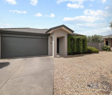 Modern 4 bedroom home - Photo 1