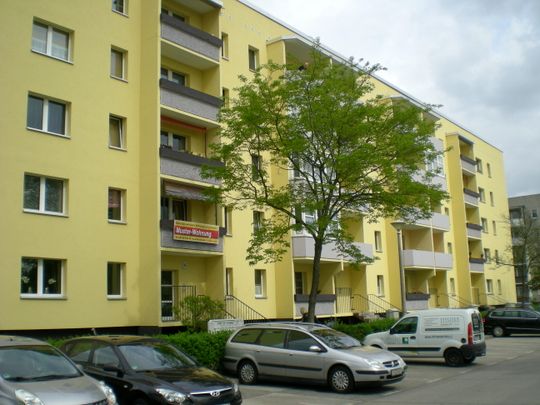 Drewitz, Erich-Pommer-Str. 16, sanierte 3-Zi mit 60,9 m² inkl. EBK und Balkon - Photo 1