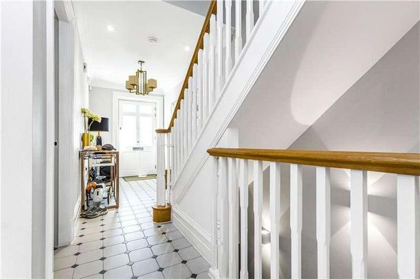 Beverley Road, Barnes, London, SW13 - Photo 1