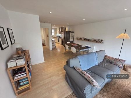 4 bedroom terraced house to rent - Photo 3