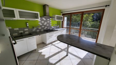 Location Appartement 4 pièces 95m² MARSEILLE 9ème - Photo 4