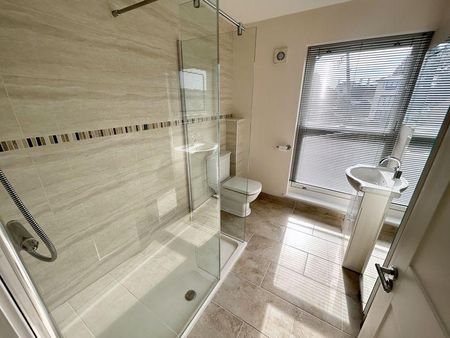 4 bedroom terraced house to rent - Photo 5