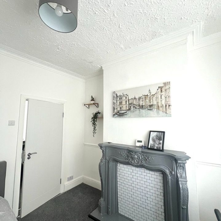 Room in a Shared House, Salford, M6 - Photo 1