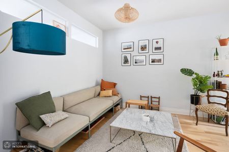 Spendid two-story apartment for rent in Plateau-Mont-Royal | Accès International Inc. - Photo 2