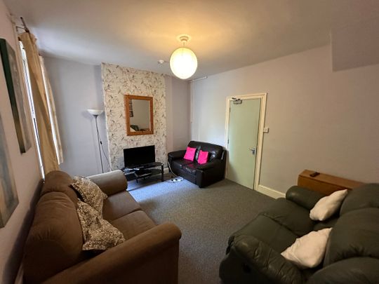 6 bedroom house - Photo 1