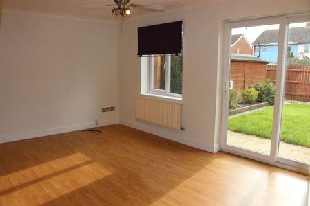 2 bedroom end of terrace house to rent - Photo 3