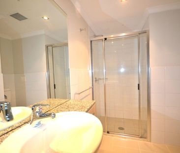 Modern 1 bedroom+study apartment & parking at boutique style block - Photo 5