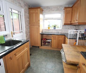 3 bedroom semi-detached house to rent - Photo 5