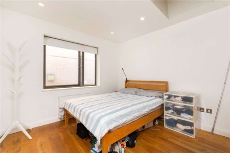 A one bedroom apartment with high ceilings in a boutique new development just minutes from Angel station. - Photo 2