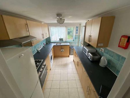 Northcote Road, SO17 - Photo 5