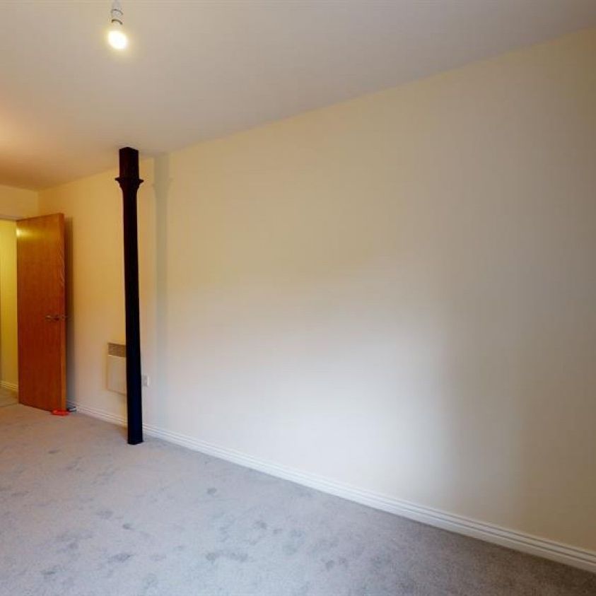 2 bedroom Flat To Let - Photo 1