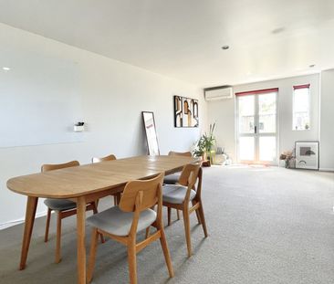 Convenient Glen Eden Living – 3 Bed Townhouse with Garage - Photo 3