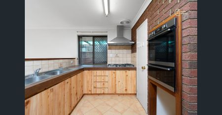 GREAT SIZE 4 BEDROOM HOME WITH GREAT LOCATION!!!!!! @ $850 per week - Photo 5