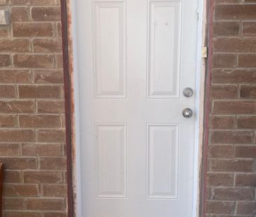 For Lease - 16 Golden Springs Drive, Brampton, Ontario - Photo 4