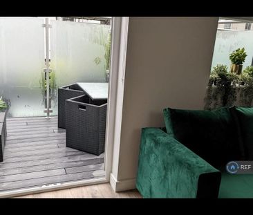 1 bedroom in a house share to rent - Photo 4