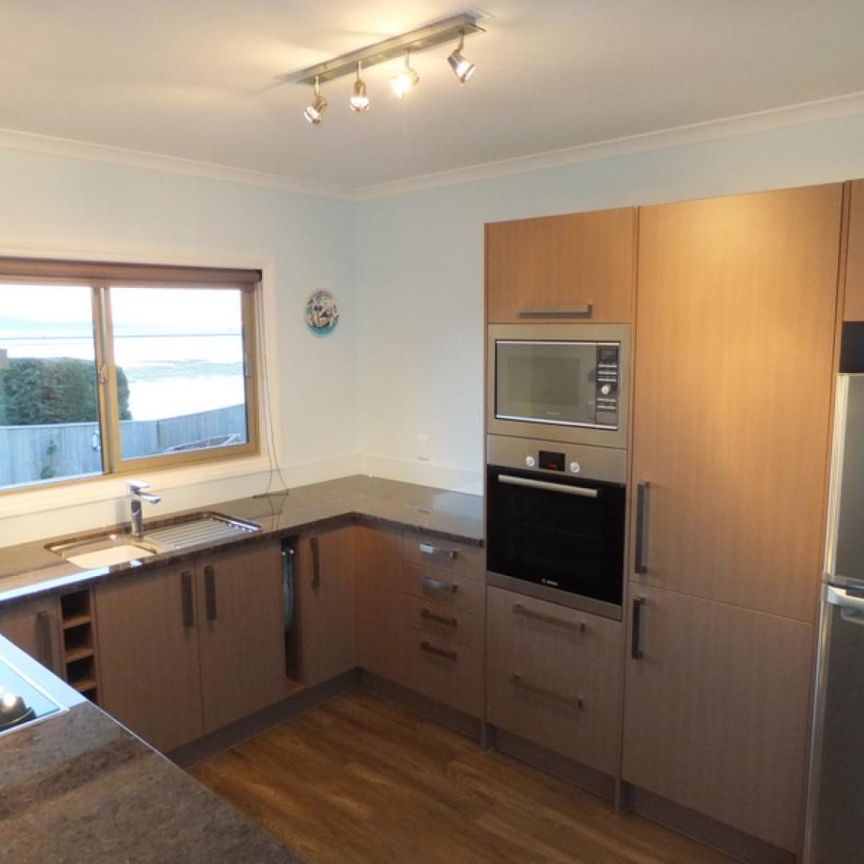 Immaculately Presented - Photo 1