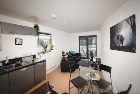 1 bedroom flat to rent - Photo 2