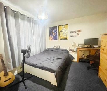 Nobles Way, Egham, Surrey, TW20 9RJ - Photo 4