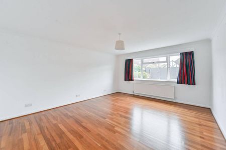 4 bedroom detached house to rent - Photo 2