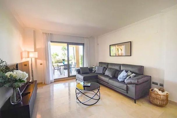 2 bedroom luxury Apartment for rent in Benahavís, Spain - Photo 1